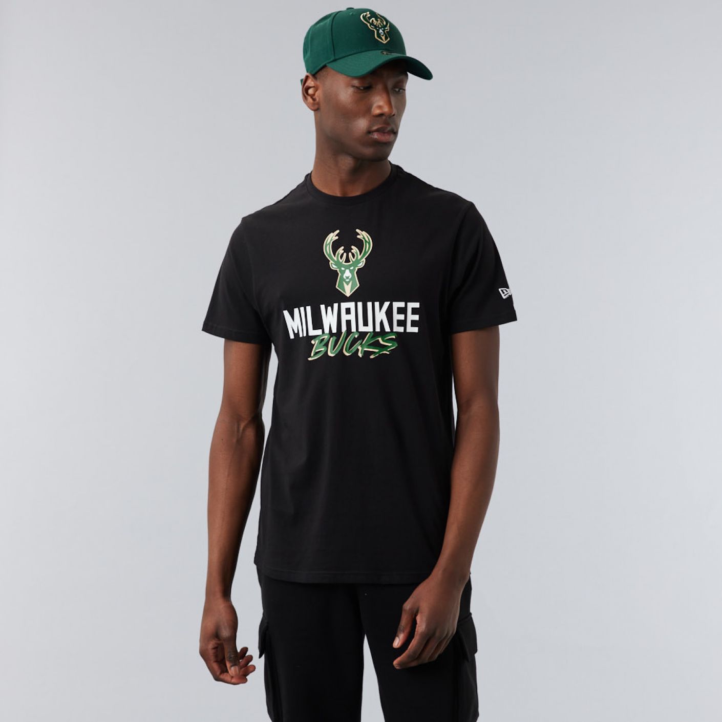 New Era T-Shirt Milwaukee Bucks NBA Script Nera