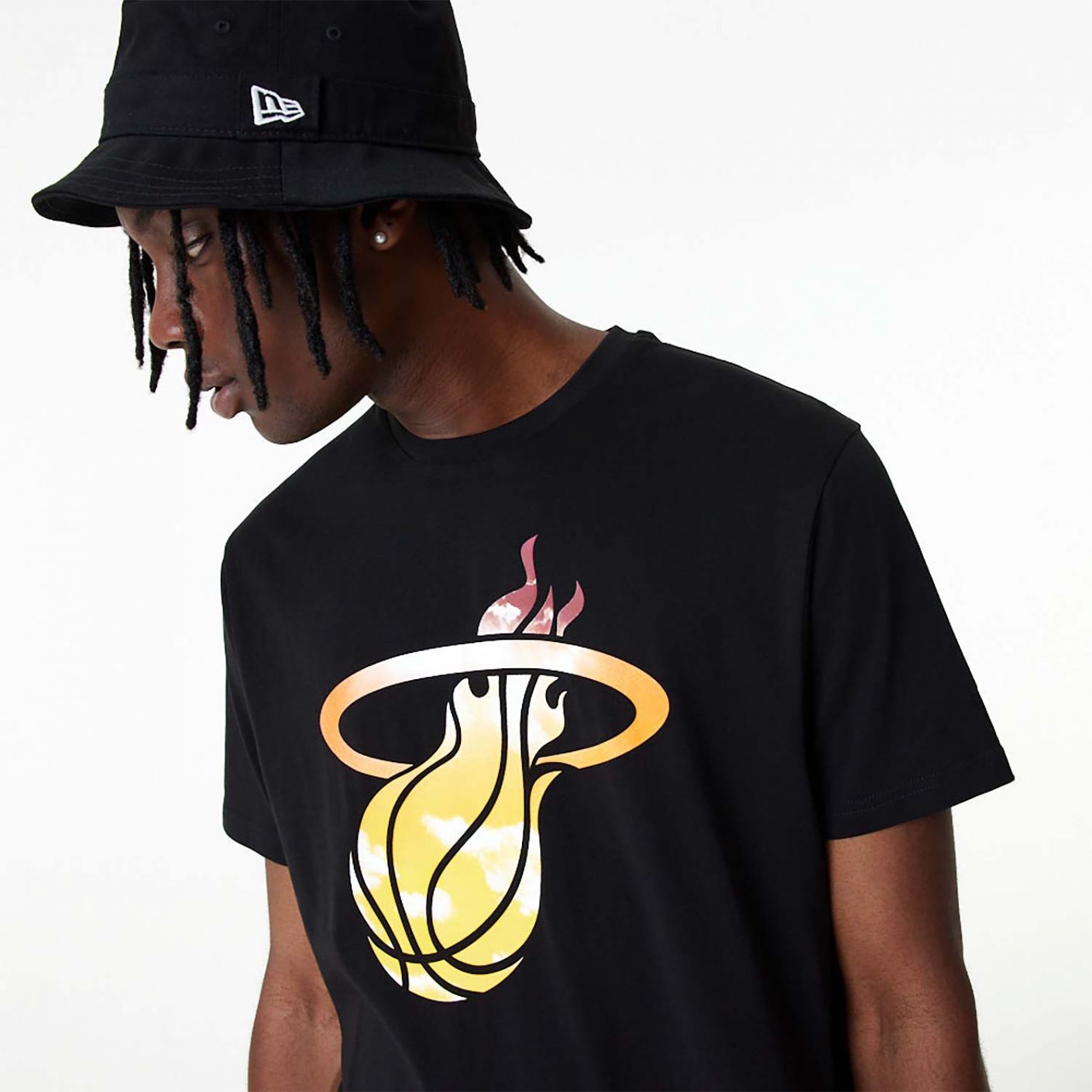 New Era Miami Heat NBA Sky Print T-shirt in black