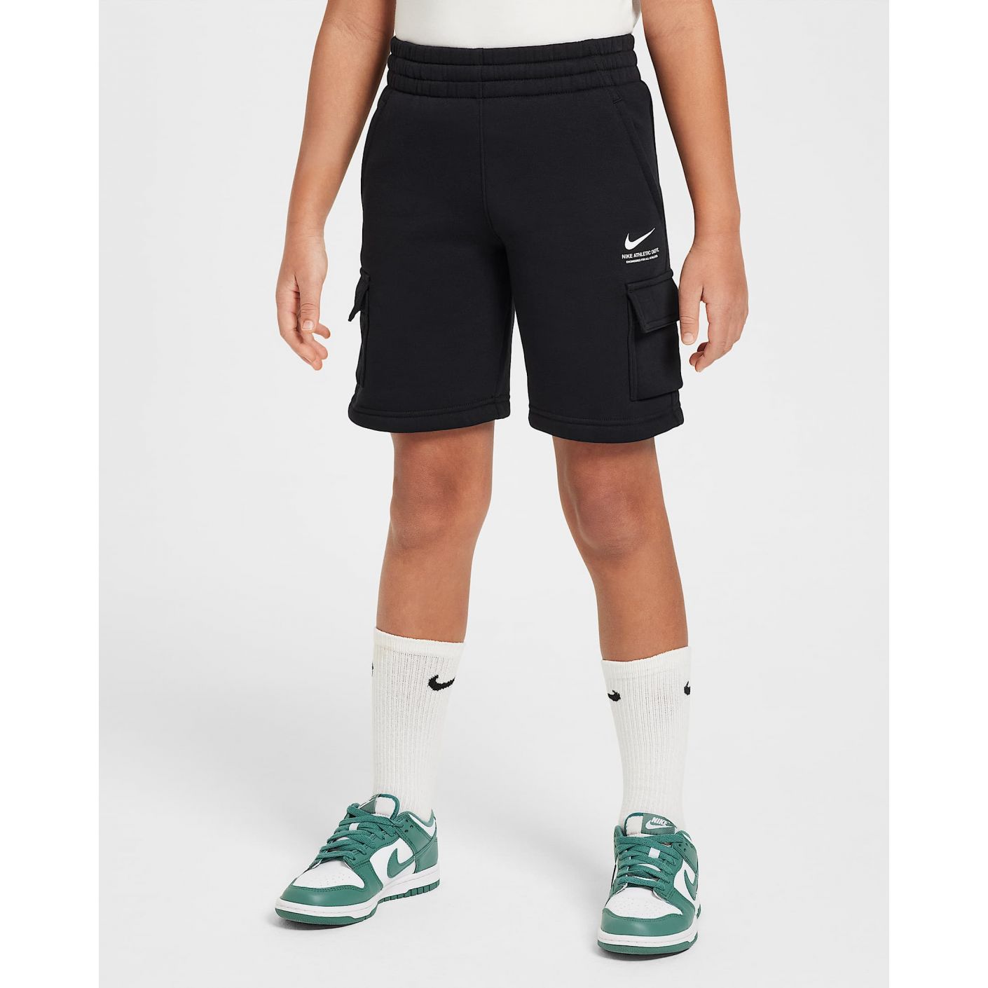 Nike Jungen Fleece-Cargo-Shorts in Schwarz