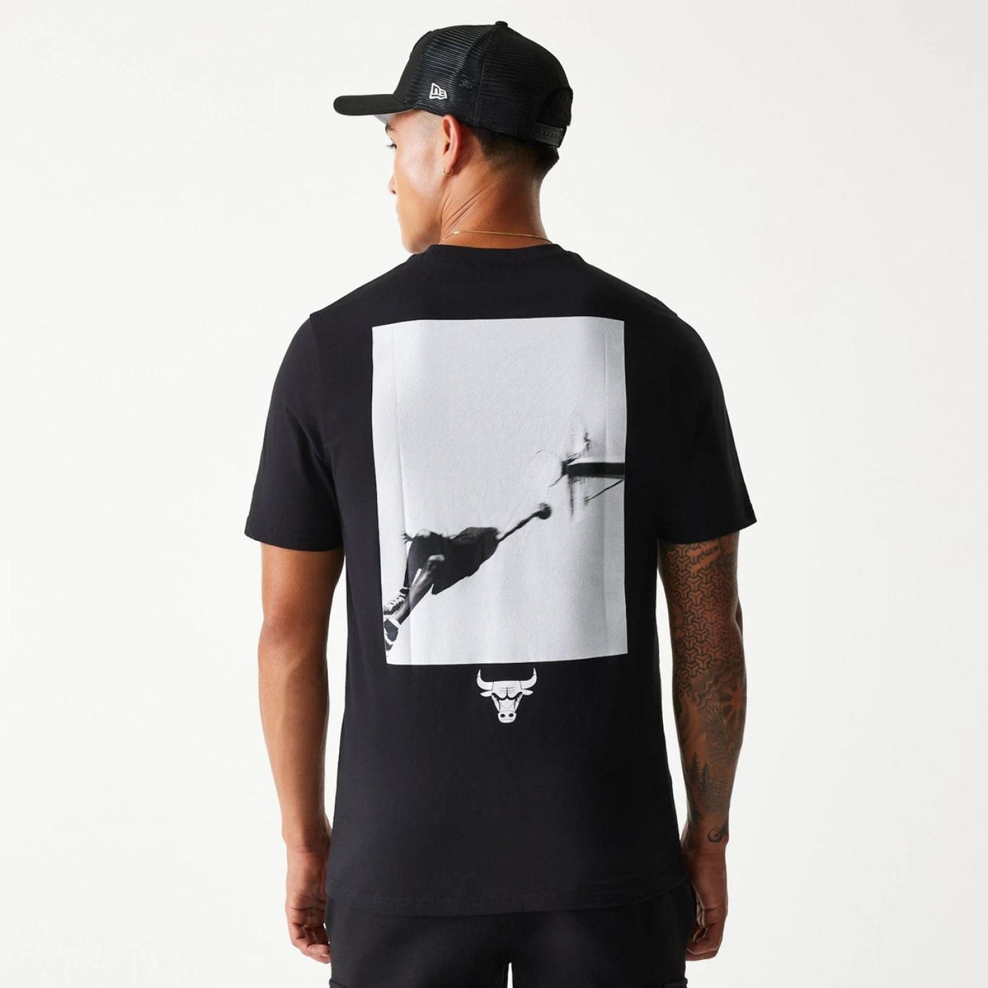 New Era Chicago Bulls NBA Court Graphic Schwarzes Herren-T-Shirt