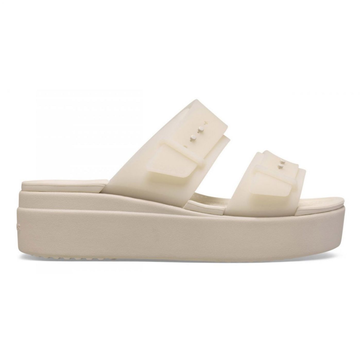 Crocs Brooklyn Buckle Frosted Low Wedge Sandstone Slipper für Damen