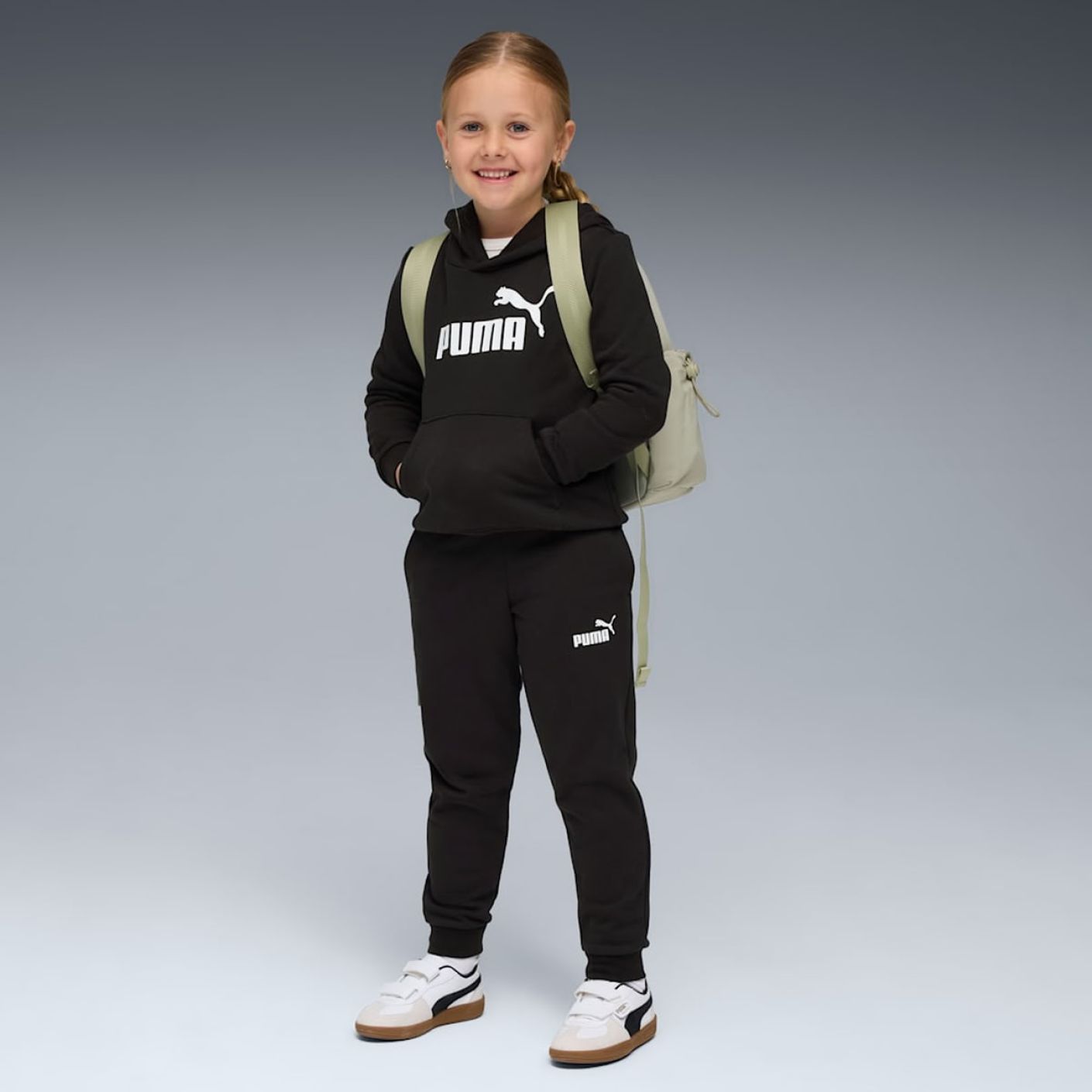 Puma Essentials Junior Trainingsanzug Nr. 1 Logo Schwarz