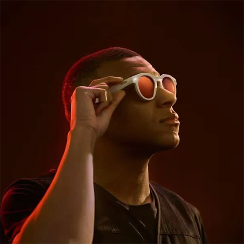 Oakley Meta Vanguard occhiali sportivi con fotocamera 12MP e integrazione Garmin