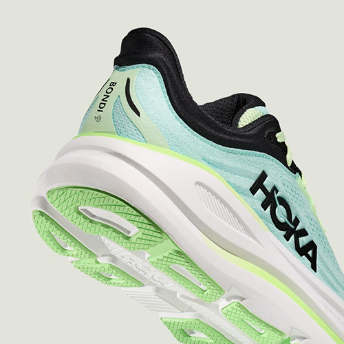 Hoka Bondi 9 vista laterale con intersuola maximalist e suola Durabrasion Rubber